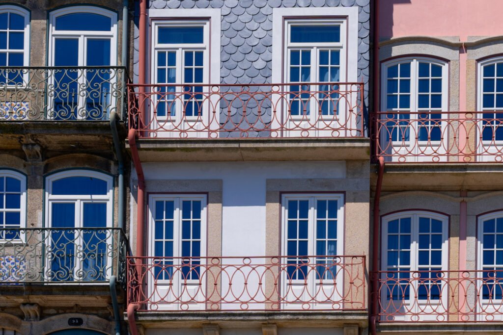 Historic buildings in Porto showcasing traditional architecture, one of the city’s most attractive features for living and real estate investment.
