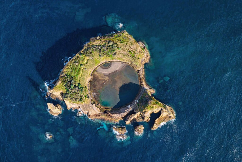 Ilhéu de Vila Franca do Campo volcanic islet in the Azores