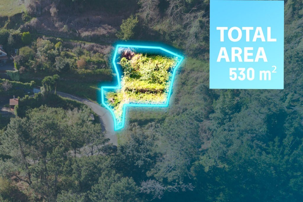 Aerial view and boundary map of 530 m² residential plot for sale in São Vicente, Madeira