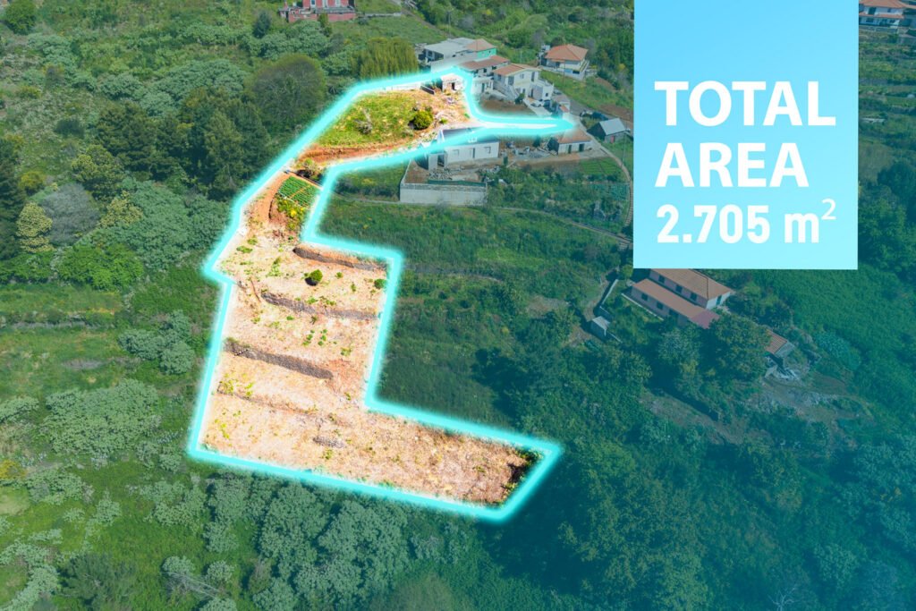 Aerial view highlighting the property boundaries and 2,705 m² total area for sale in Santa Cruz, Madeira