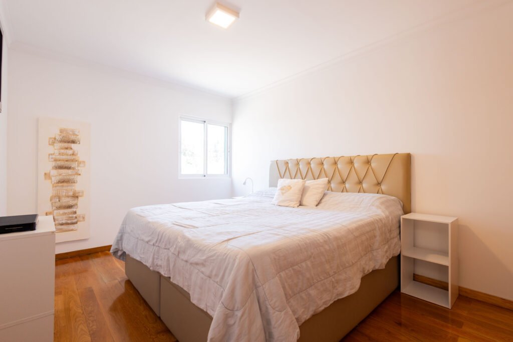 Spacious master bedroom with double bed and natural light in T3 apartment for sale in Funchal Madeira