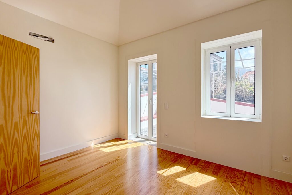 Bright T2 house bedroom for sale in Calheta Madeira with natural light