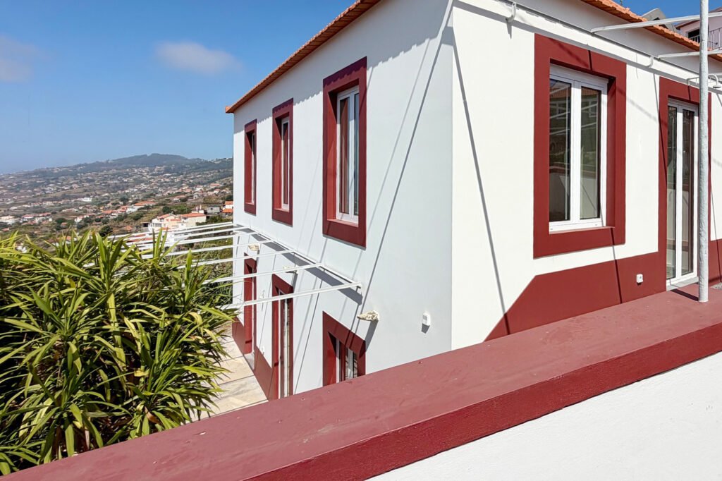 House for sale in Calheta Madeira - Madeira home ocean view