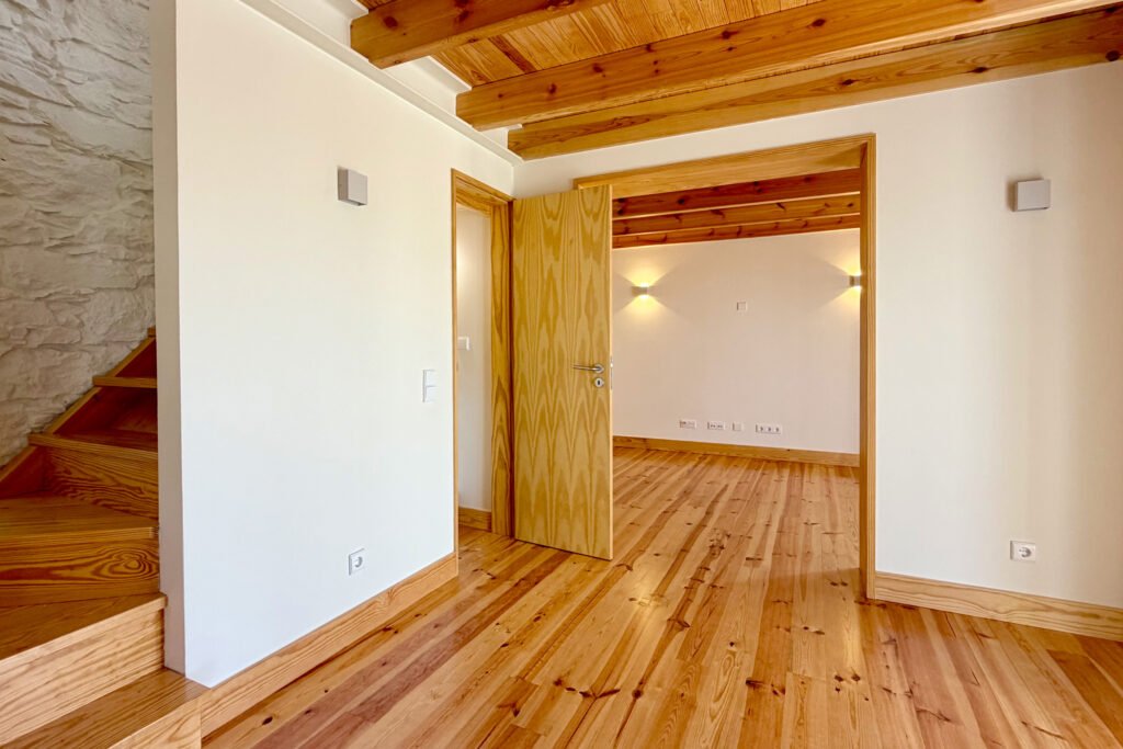 House to invest and live in Madeira Island traditional wooden ceilings in Calheta